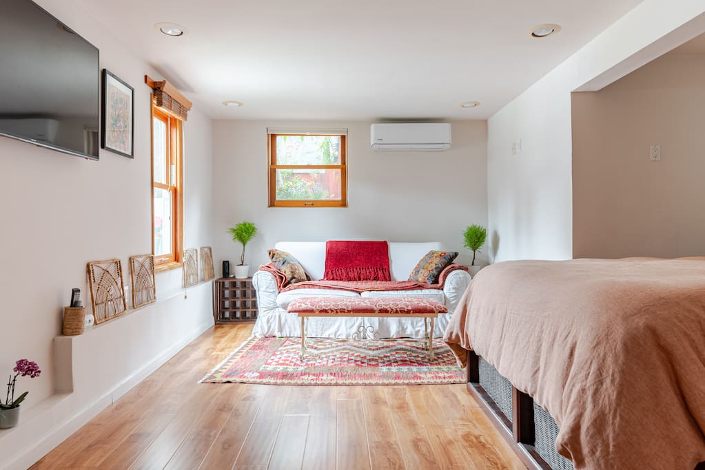 Airbnb SilverLake Hillside Spacious Guest Apartment