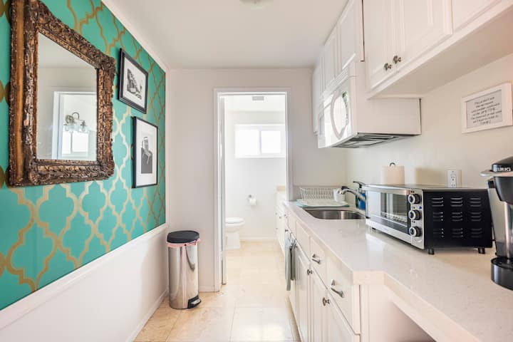 Private Stylish Studio Guest Suite w/ Pool