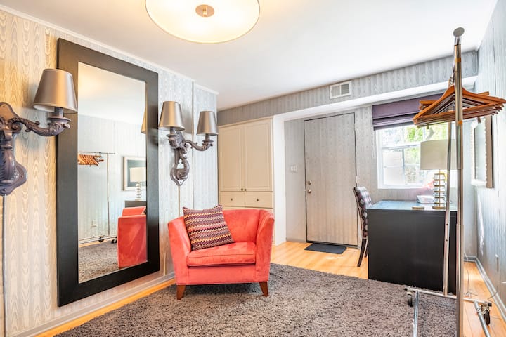 Private Stylish Studio Guest Suite w/ Pool