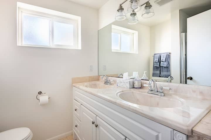 Private Stylish Studio Guest Suite w/ Pool