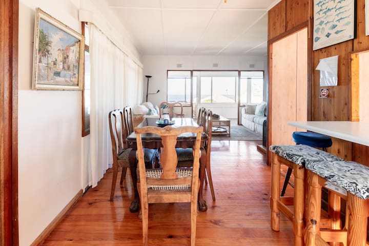 Whale Tail Cottage gallery image 2