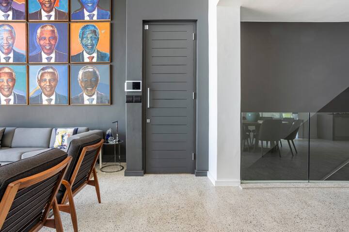 Admire Table Bay from a Contemporary Hideaway gallery image 3