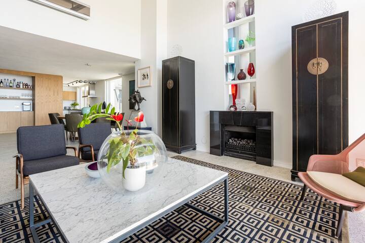 Admire Table Bay from a Contemporary Hideaway gallery image 4