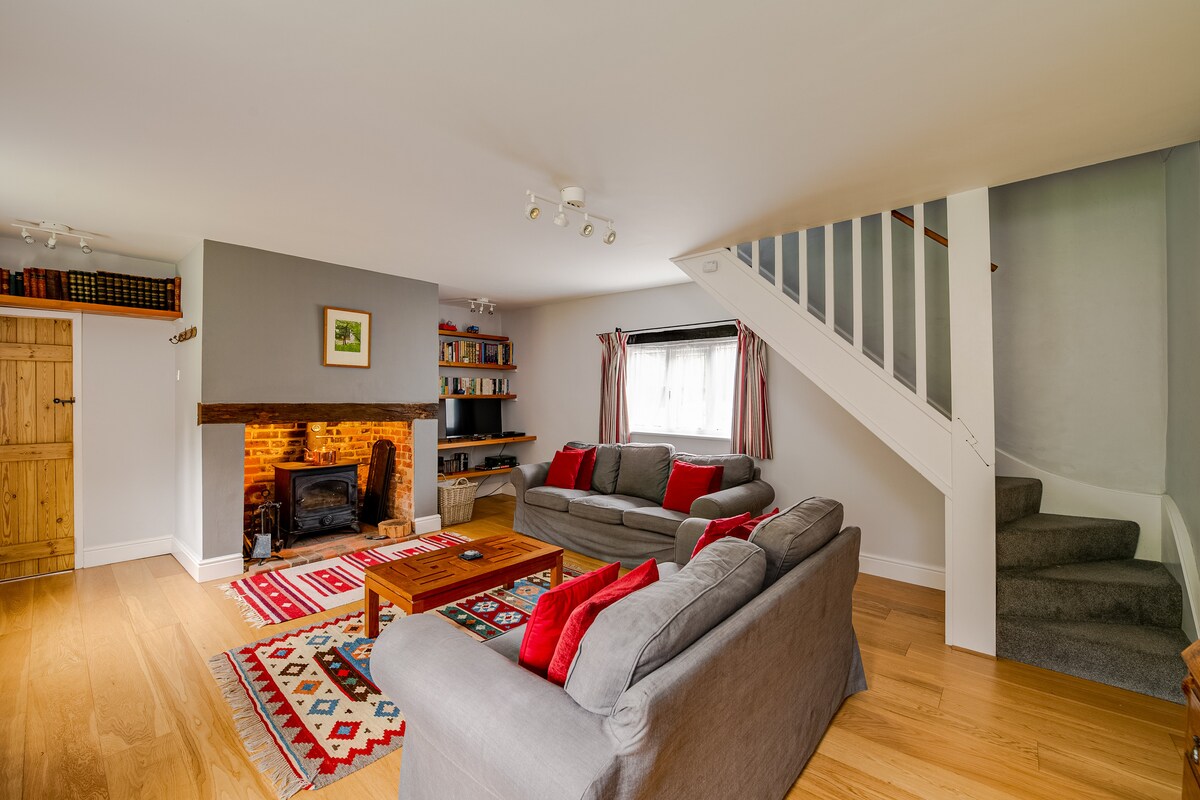 Popular Airbnb listing: Romsey, The New Forest and Peppa Pig World. in Hampshire