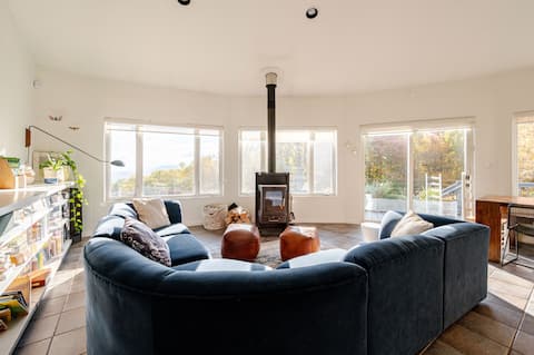 Tranquil, Modern Retreat w/ Great Views, Sauna