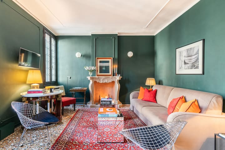 Chic, Newly Renovated Apartment in the Best Location in Town