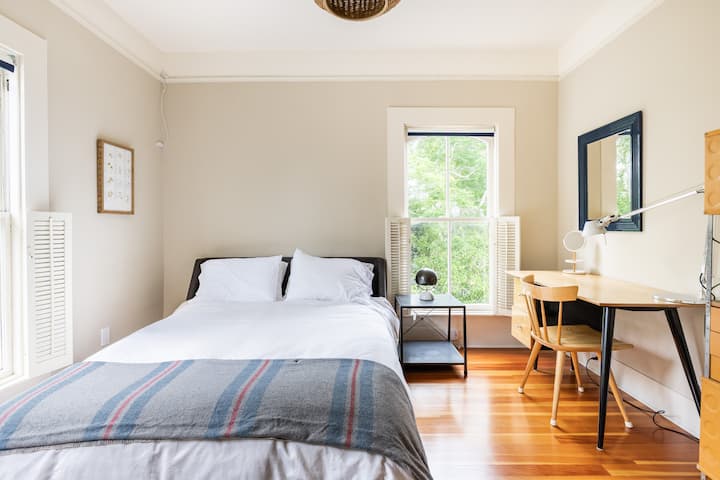 Bedroom 1 with queen size bed.