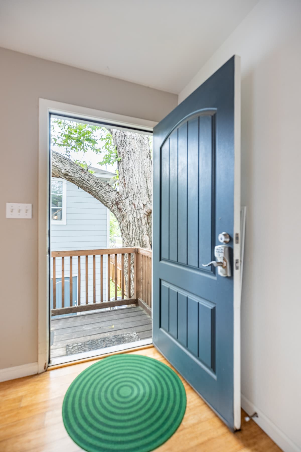 Eastside Guest Studio near Lake