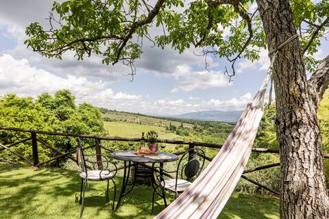 Charming converted Hayloft overlooking the Chianti Hills