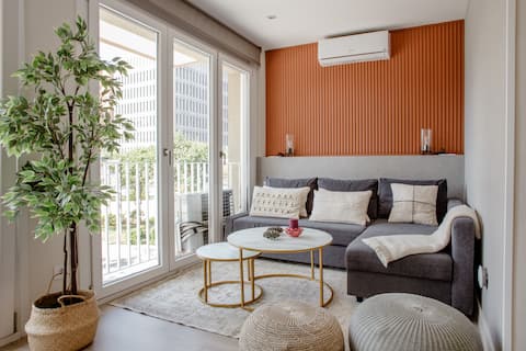 Anuncio de Airbnb popular: Luxe Apartment Near Plaza España & Montjuïc en L'hospitalet De Llobregat