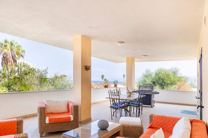 Stylish holiday apartment near Tropea