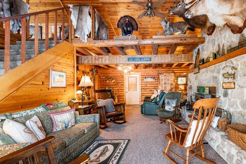 Raccoon Lake - Huge Vacation Home - Lakefront
