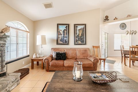 Stylish 4BR Peaceful Cal City Desert Oasis