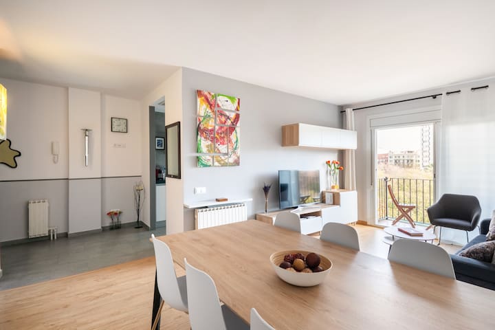 Cobi apartment. Enjoy Barcelona from this fantastic apartment. Central and safe.
