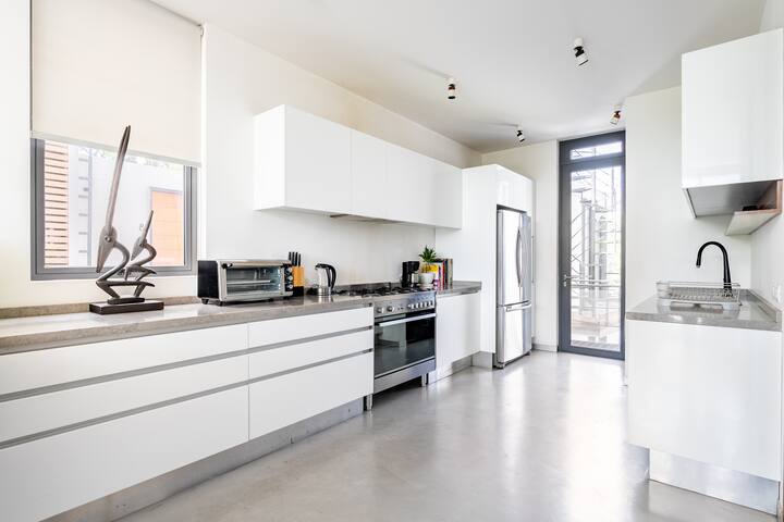 3BR Penthouse Oasis – Best Location in La Roma gallery image 3