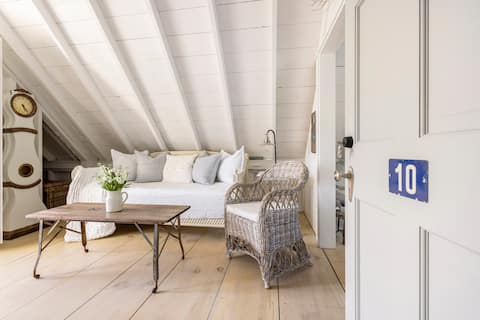 Popular Airbnb listing: The Sparrow’s Nest Charming Country Cottage in Boothbay Harbor / Midcoast