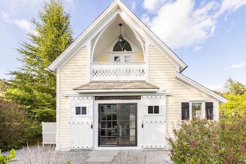 The Sparrow’s Nest Charming Country Cottage