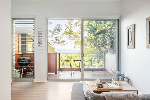 Successful Airbnb property: Ocean Treehouse Avalon in Avalon Beach