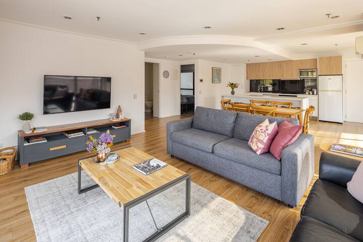 Royal View Apartment (CBD Edge) gallery image 2