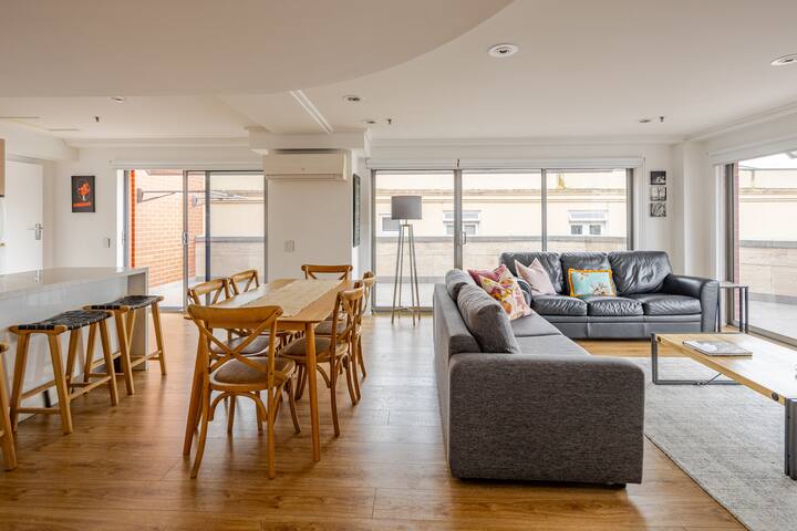 Royal View Apartment (CBD Edge) gallery image 5