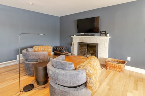 Cozy Lakefront Cottage