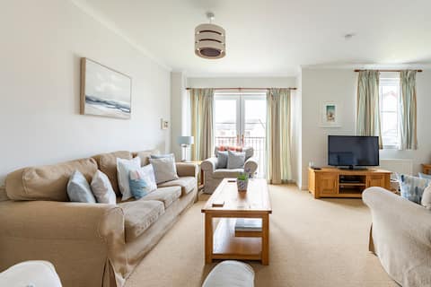 Popular Airbnb listing: Beautiful Townhouse In Picturesque Elie, Fife in Elie