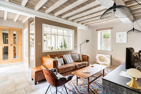 Top Airbnb: Beautiful ground floor apartment, terrace and garden in the city center à Caen