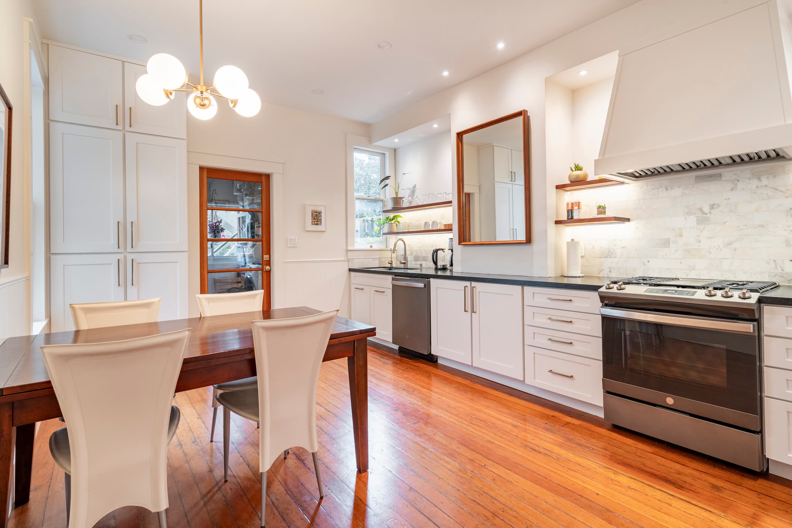 Condo in San Francisco · ★4.97 · 3 bedrooms · 3 beds · 1 bath - Image 6