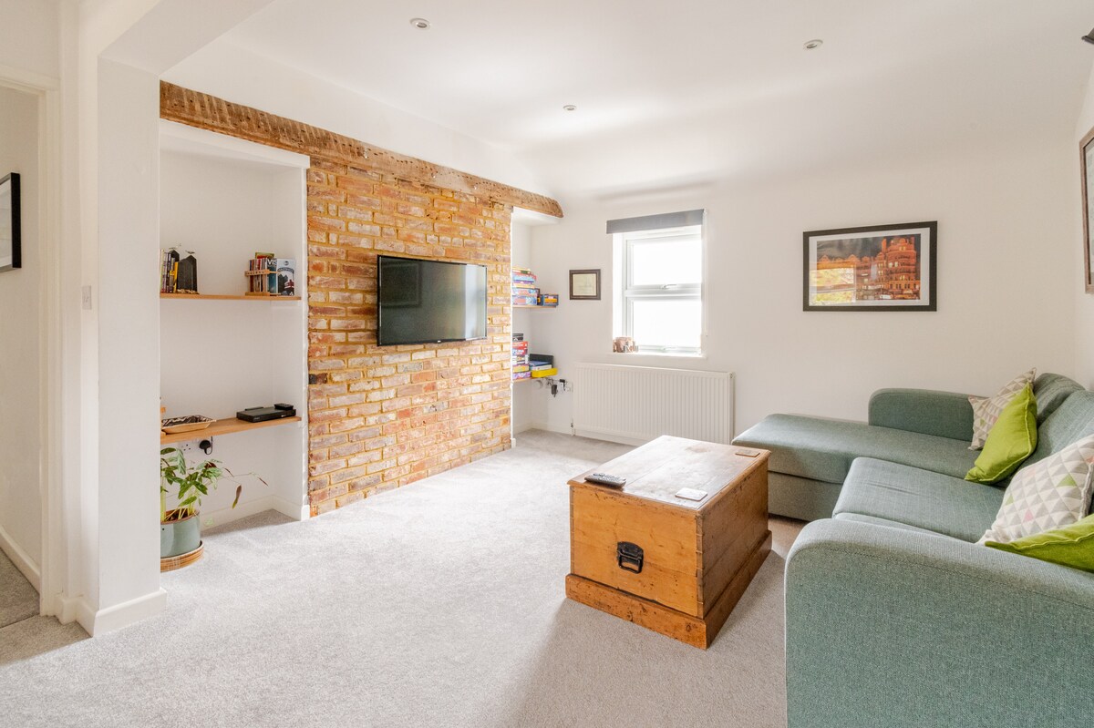 Successful Airbnb property: Coastguard Apartment with Sea Views in Hastings in Westfield