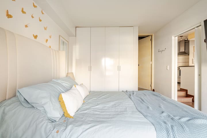 Posteľ s manželskou posteľou Queen