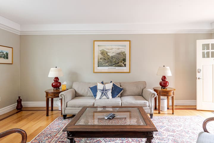 Pelham Court 3br Heart Of Historic Newport - Newport, RI