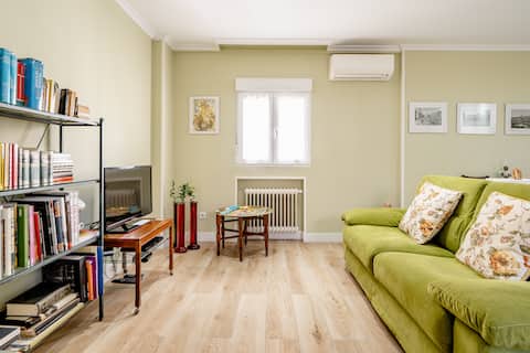 Popular Airbnb listing: Apartment in the historic center of Madrid in Comunidad De Madrid
