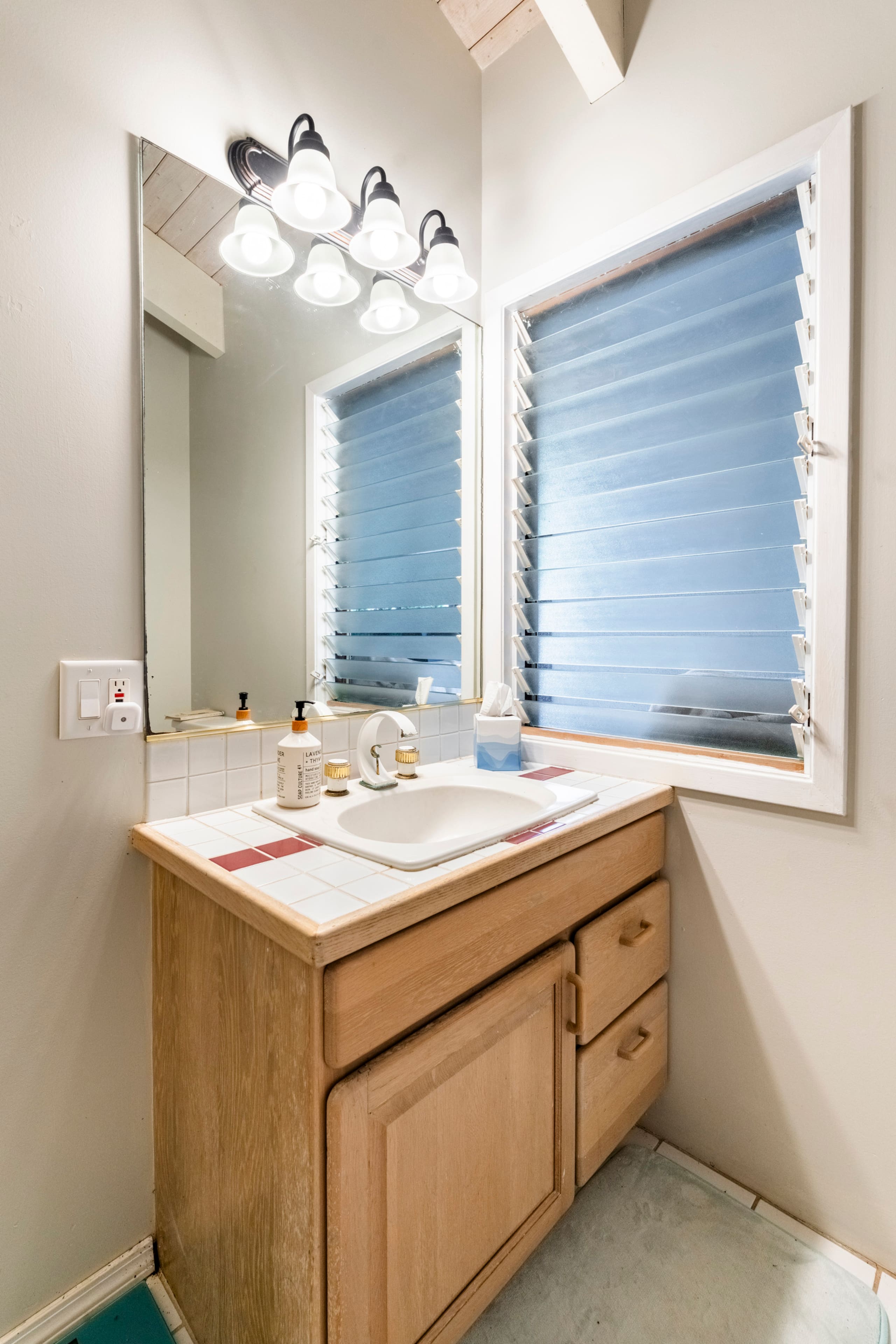 Affordable and ideal location - Photo 12