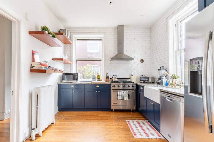 Come Together in This Vibrant Restored Mansion near Wrigley gallery image 3