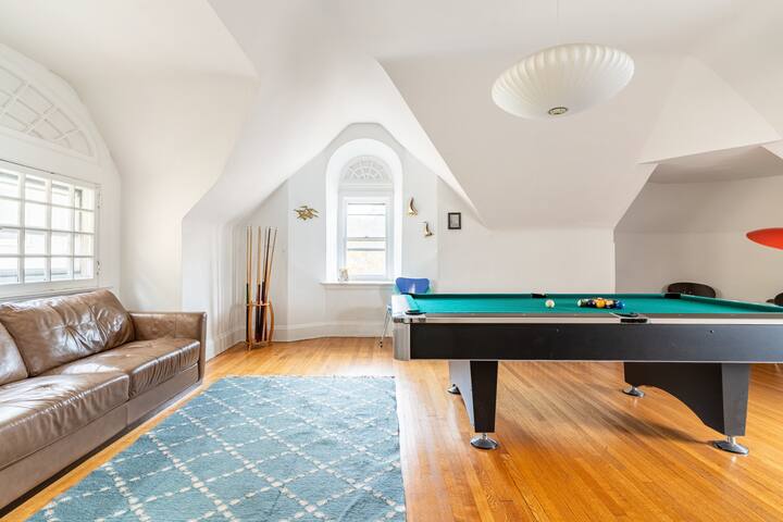 Come Together in This Vibrant Restored Mansion near Wrigley gallery image 5