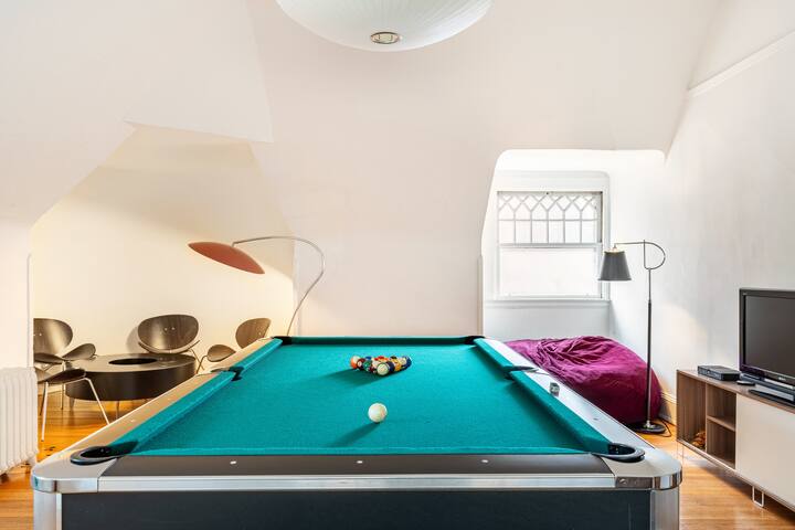 Come Together in This Vibrant Restored Mansion near Wrigley gallery image 4