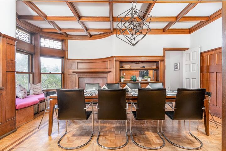 Come Together in This Vibrant Restored Mansion near Wrigley gallery image 2
