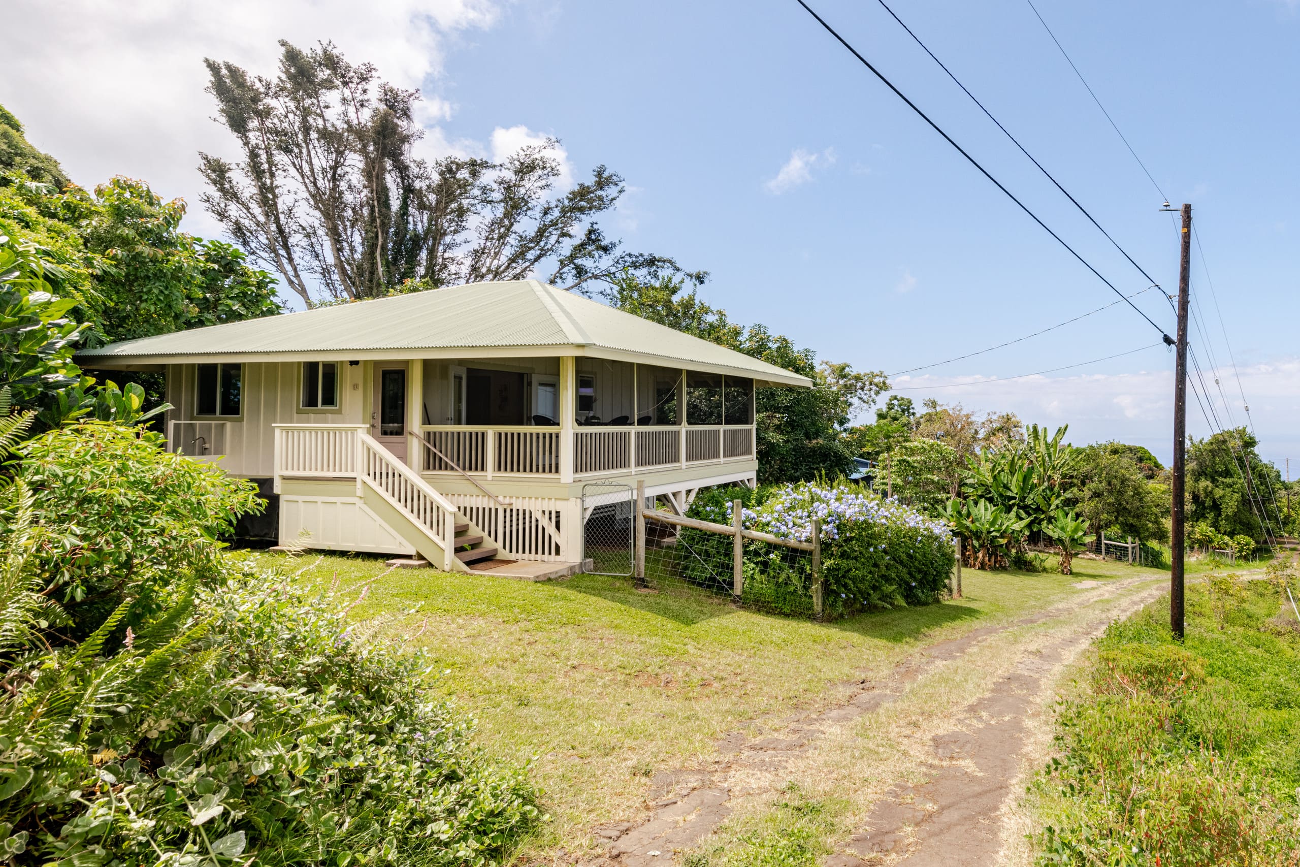 Kona Coffee Guesthouse- Tranquility w ocean views! - Image 1