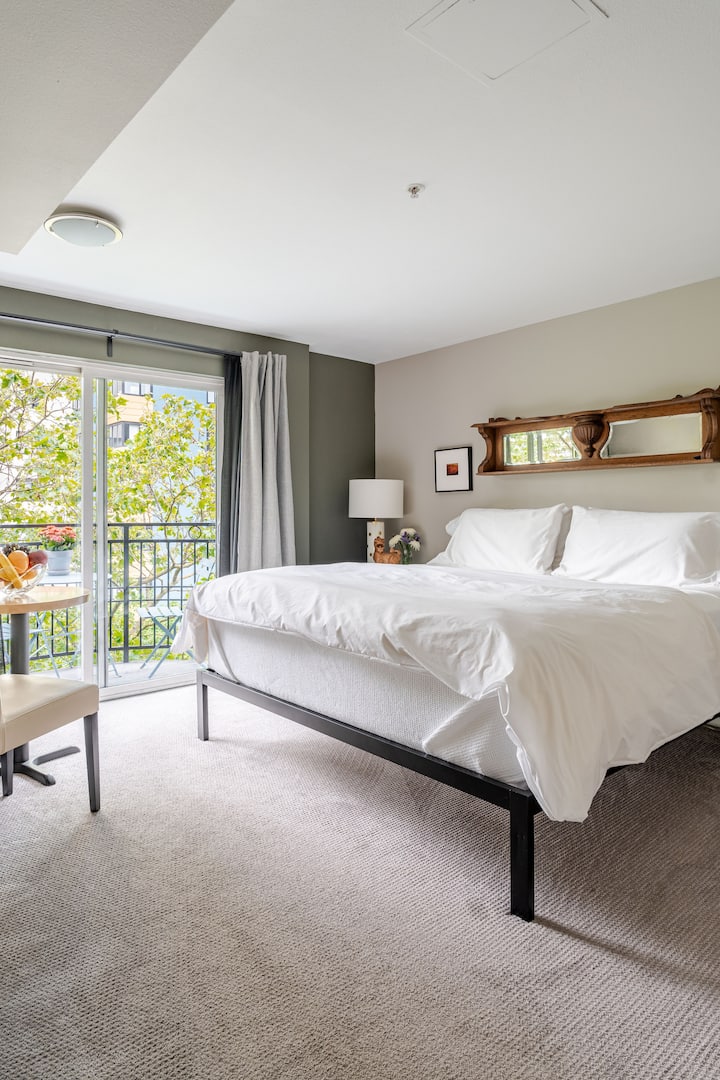 Belltown Studio With King Bed - Seattle, WA
