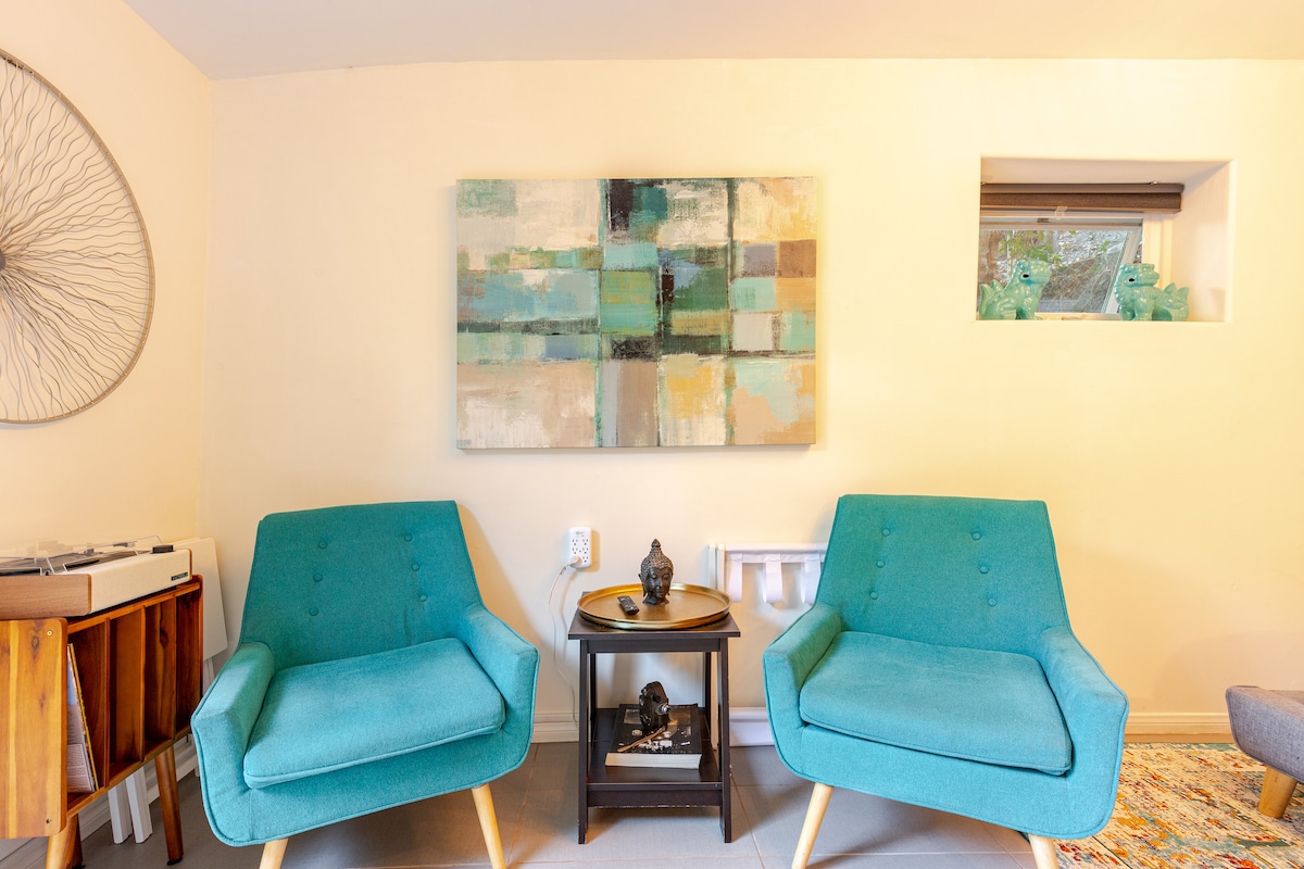 Top Airbnb: Private Silver Lake Guest Suite in Silver Lake