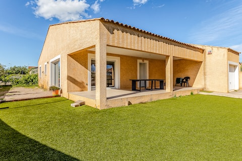 Modern villa. Internet, AC, beach, Canal du Midi.