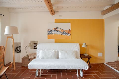 Top performing Airbnb: Il Dosso Maroggia IT014007C2V4W5R7Mn in Sondrio