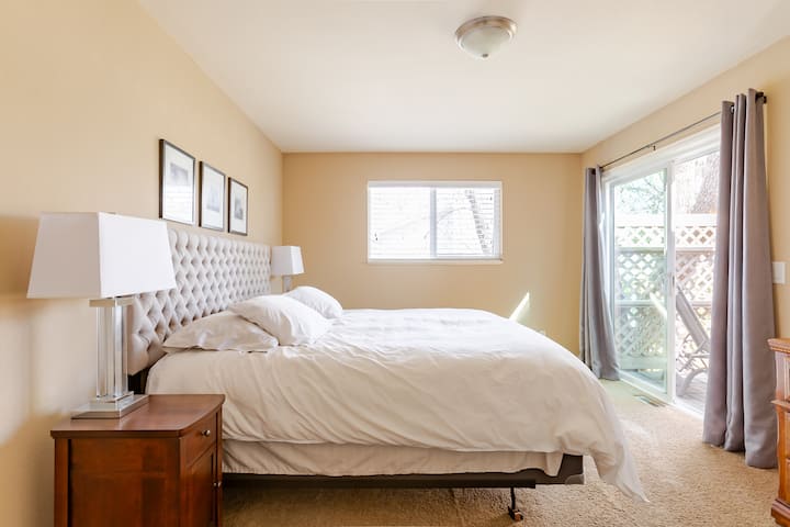 Veľká manželská posteľ, pohodlná posteľ