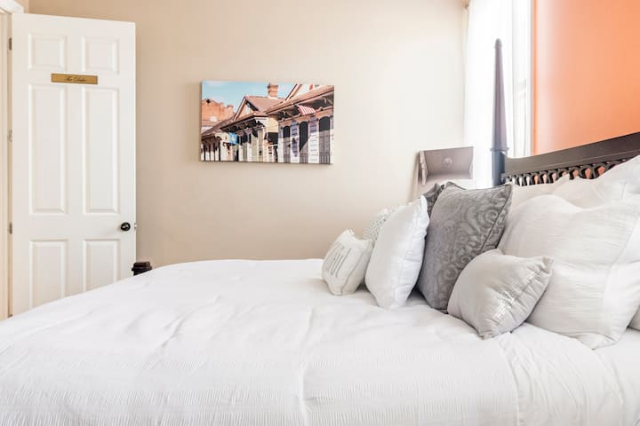 The Duke (King bdrm in suite)