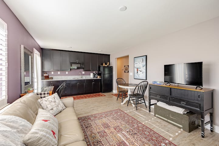 Near-tahoe; Private Living Room, Kitchenette - Carson City, NV