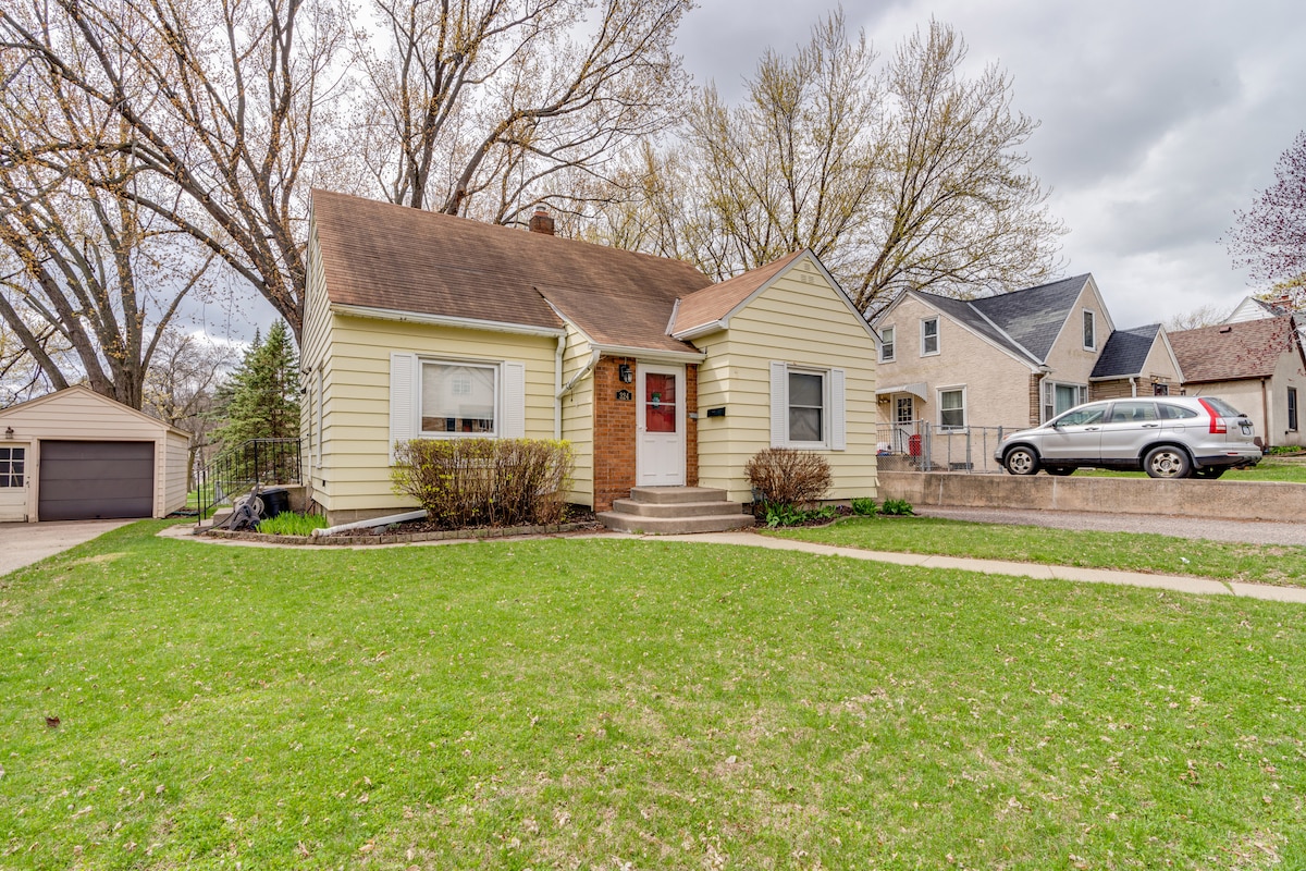 Charming Two Bedroom 2nd Floor near Xcel Center