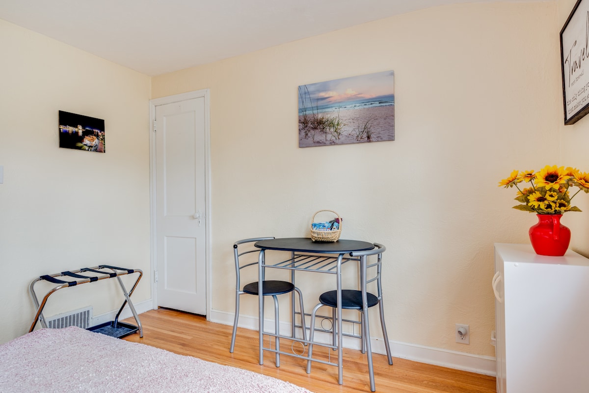 Charming Two Bedroom 2nd Floor near Xcel Center