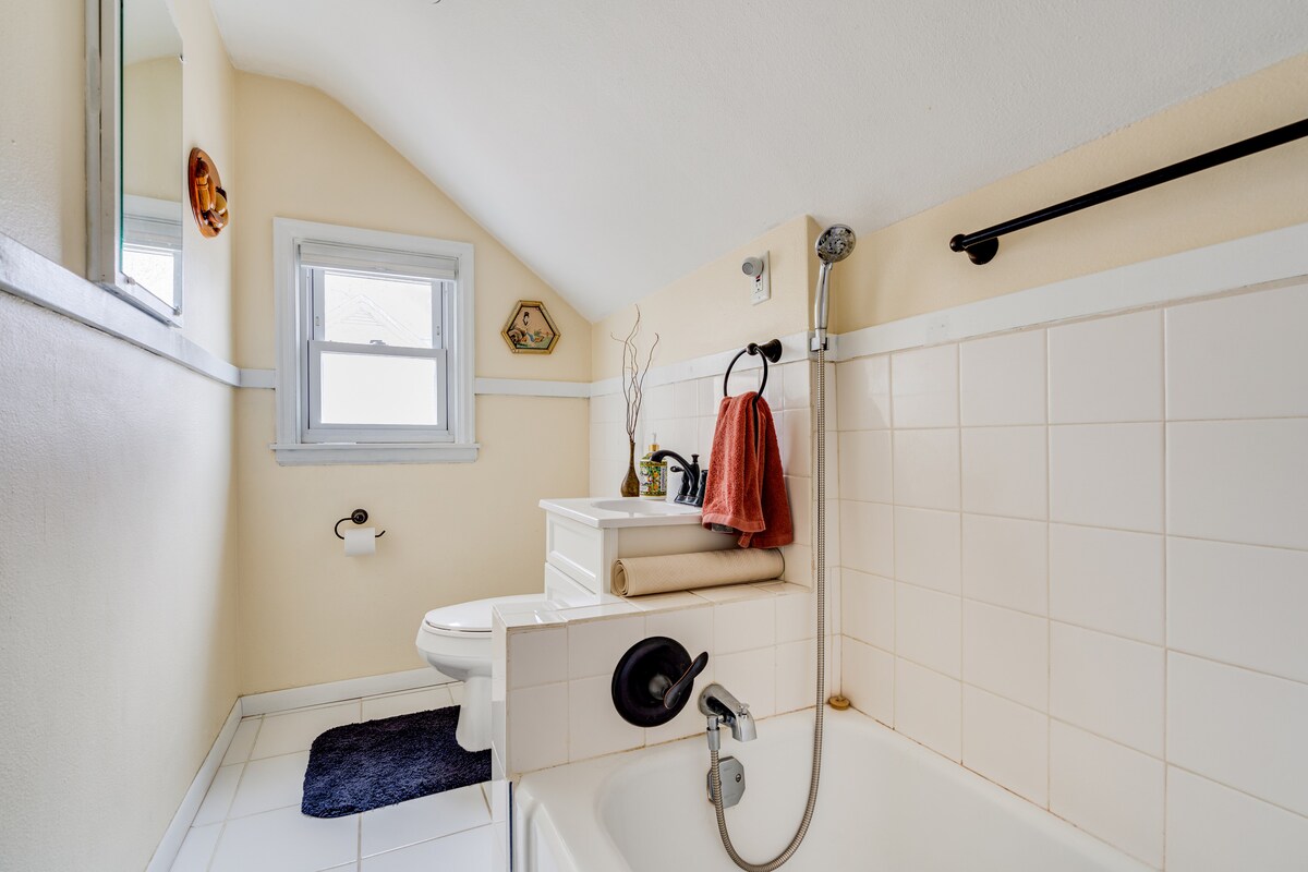 Charming Two Bedroom 2nd Floor near Xcel Center