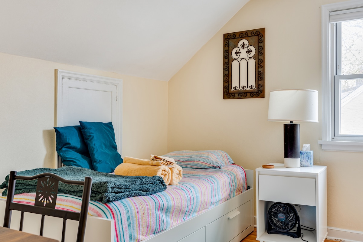 Charming Two Bedroom 2nd Floor near Xcel Center