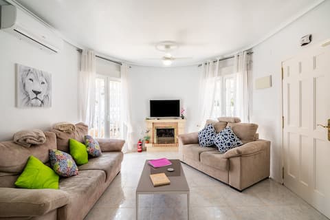 Popular Airbnb listing: 3 Bedrm Villa with pool - Costa Blanca in Rojales
